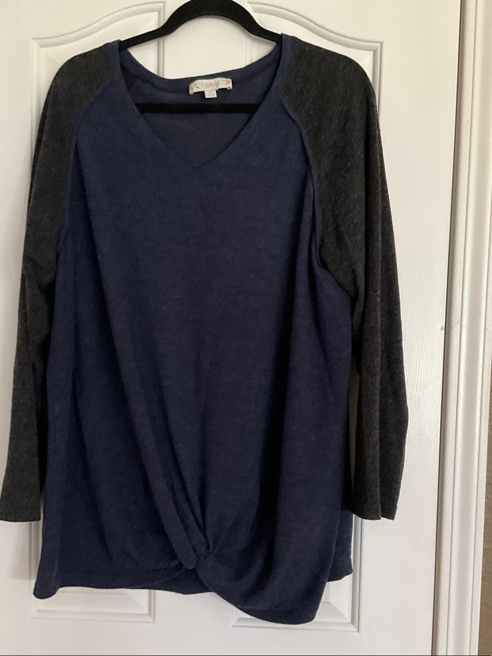 Women's Navy V-Neck Knit Tunic with Dark Gray Raglan Sleeves